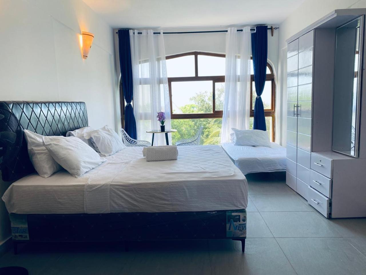 Beachfront Bliss Villa Диани-Бич Экстерьер фото